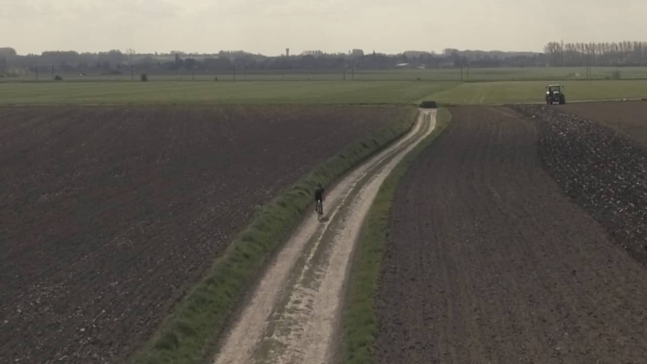 Beeld uit video: Dit is hoe wielrennen over kasseien voelt