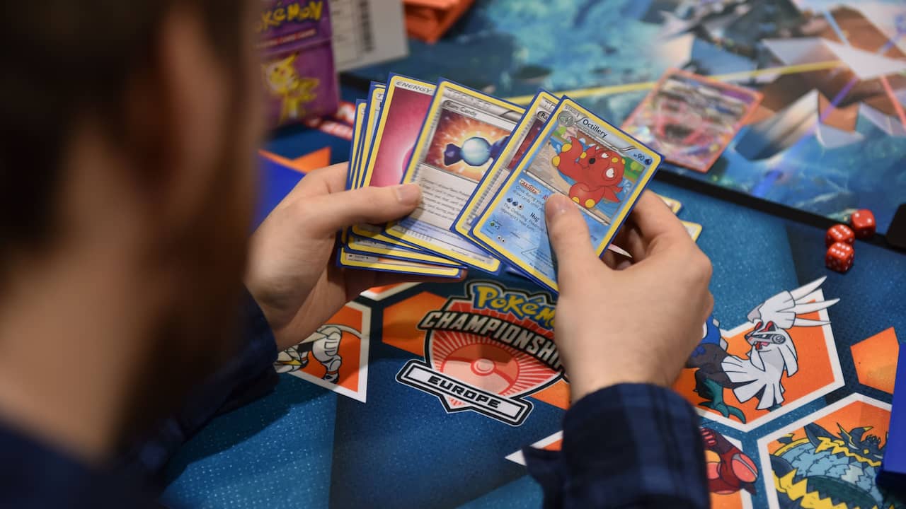 kleinhandel binair gesmolten Drie mannen veroordeeld tot 2,5 jaar cel voor diefstal dure Pokémon-kaarten  | Binnenland | NU.nl