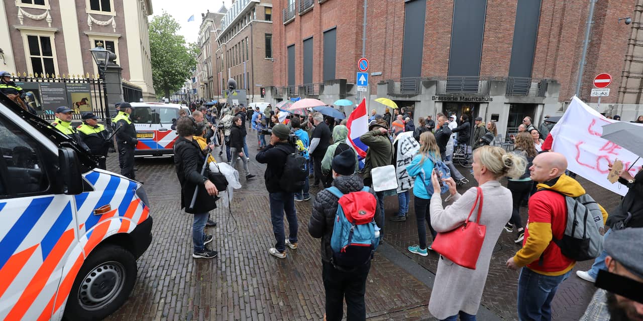 Ruim honderd mensen bij demonstratie tegen coronamaatregelen in Den Haag