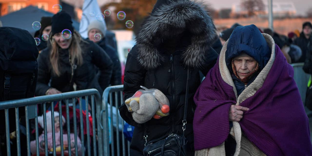 Stichting Vluchteling ziet veel hulp aan Pools-Oekraïense grens, maar ook chaos