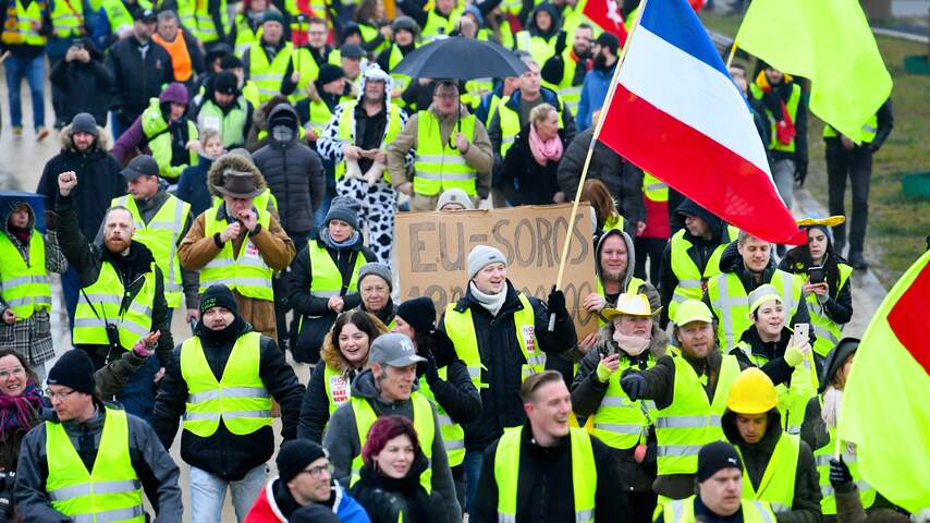 Honderden 'Gele Hesjes' protesteren in Maastricht tegen Rutte en EU