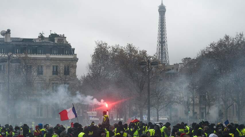 Eiffeltoren zaterdag gesloten wegens aangekondigd protest 'Gele Hesjes'