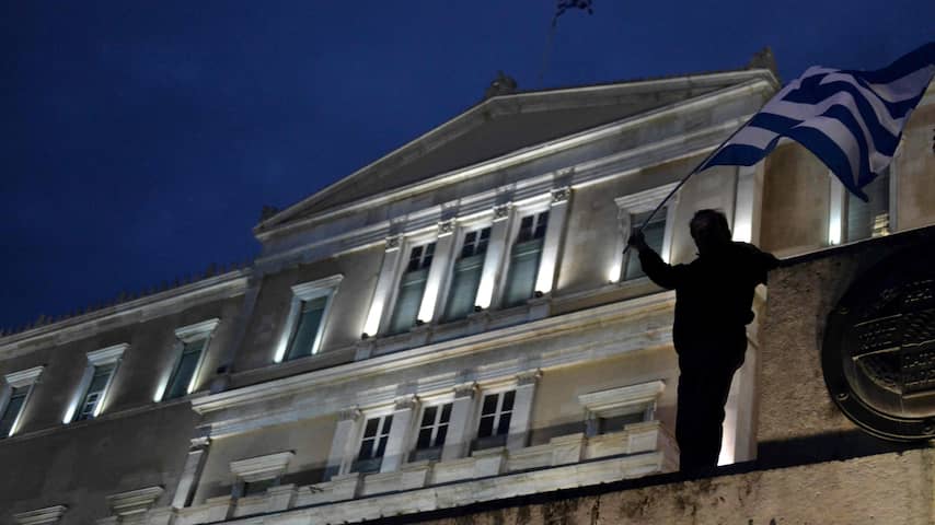 Grieks parlement stemt in met nieuwe bezuinigingen
