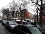 Auto botst tegen boom Claes de Vrieselaan na politie-achtervolging