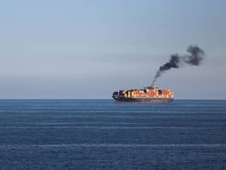 Niet door Suezkanaal, maar omvaren: duizenden tonnen CO2 meer de lucht in