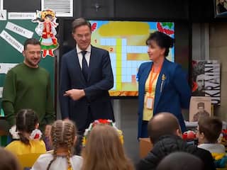 Rutte bezoekt ondergrondse school met Oekraïense president