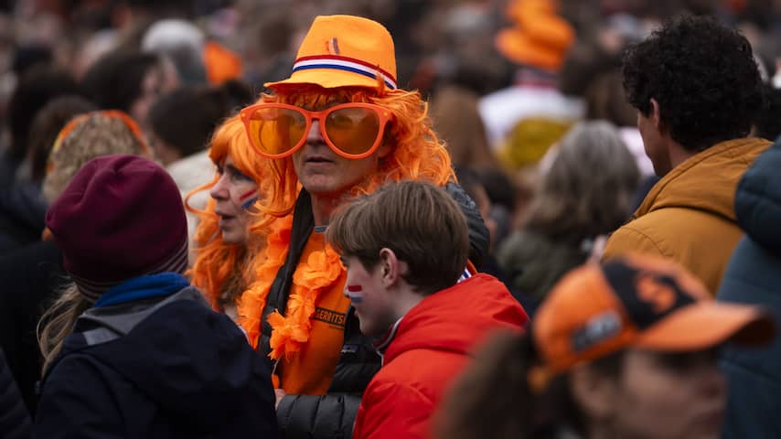 Weerbericht Koningsdag | Oranje regenjas én zonnebril komen dubbel van pas