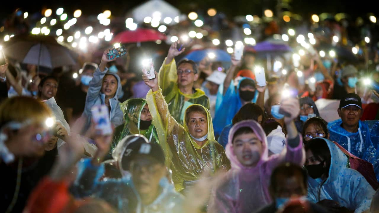 Thai people protest against government in biggest rally in years |  NOW