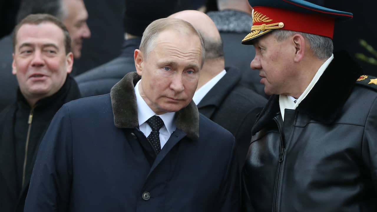 Путин по-прежнему «царь» России, но ворчание Кремля растет |  В настоящее время