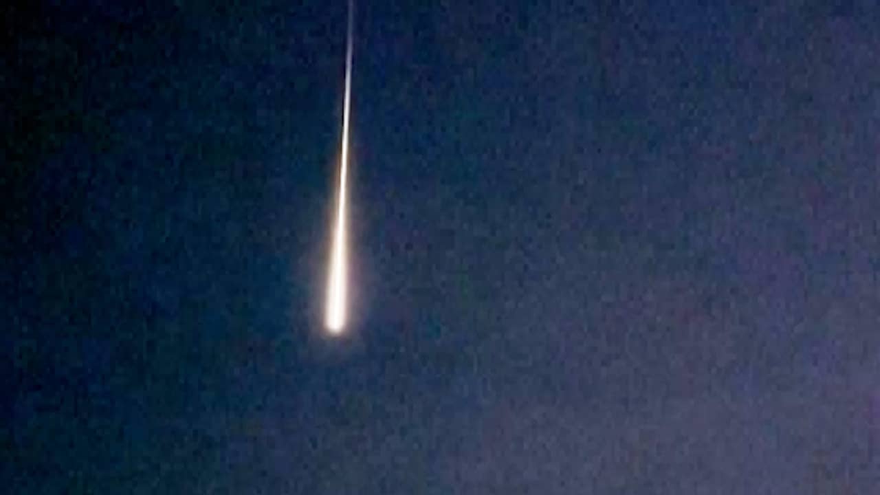 Beeld uit video: Amerikanen filmen terugkeer van SpaceX-capsule naar aarde