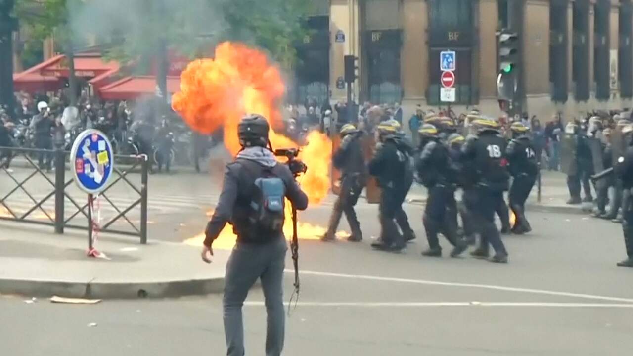 Politie bekogeld met molotovcocktails bij 1 mei-protest in Parijs