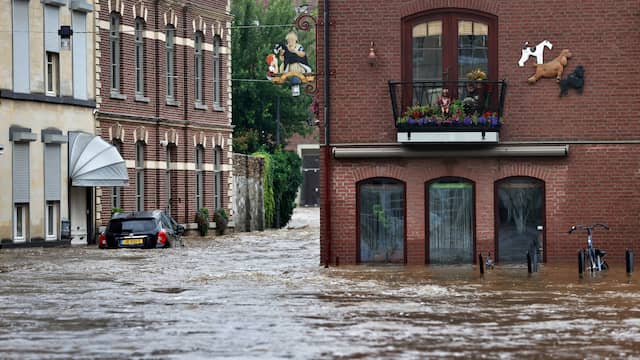Het centrum van Valkenburg staat onder water.