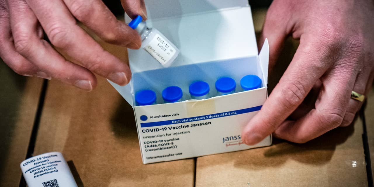 VS pauzeert Janssen-vaccinaties en kijkt of er verband met zware trombose is