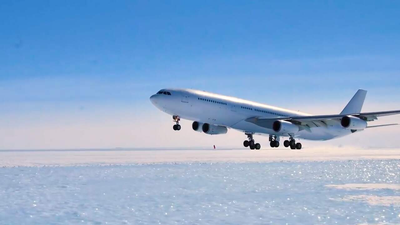 Beeld uit video: Piloten maken historische landing met Airbus op Antarctica