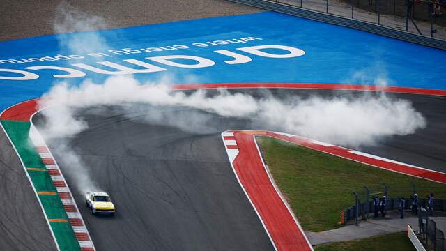 De Australiër gaf de auto van Earnhardt flink de sporen.