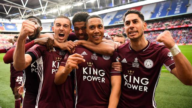 Youri Tielemans (tweede van rechts) maakte het winnende doelpunt in de FA Cup-finale.