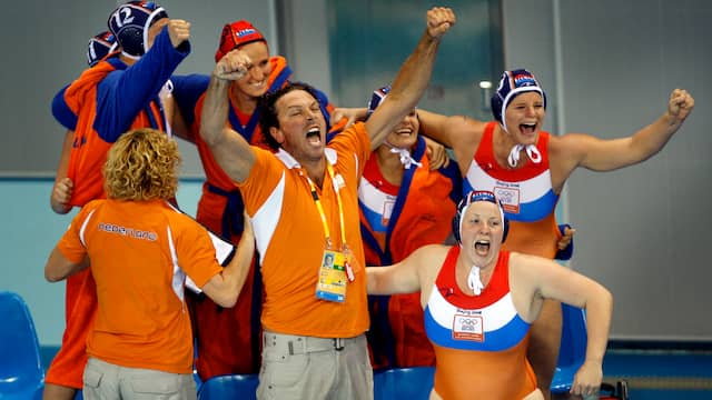 Water polosters hope to create new hype 13 years after golden stunt 1 Arno Havenga (center) was the team manager at the successful 2008 Olympic Games.