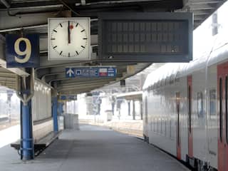 Een trein van de Belgische spoorwegen aan het station
