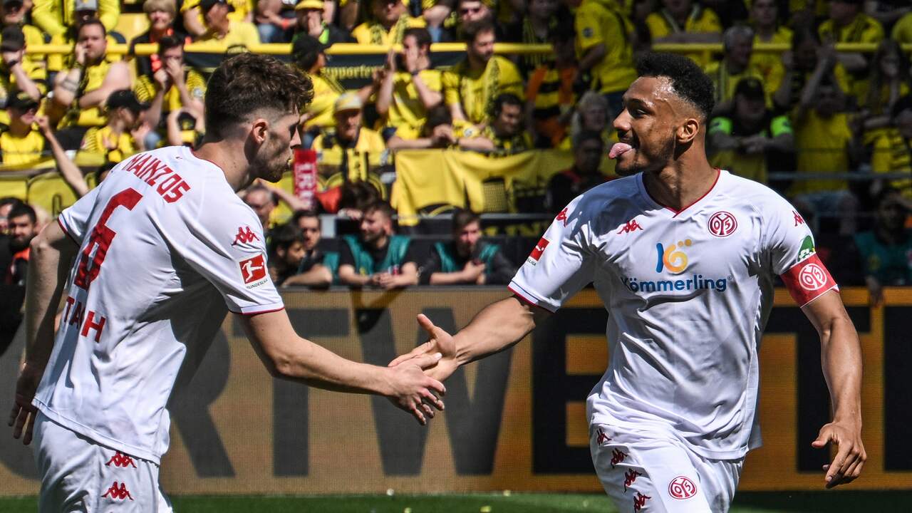 Beeld uit video: Dortmund met 0-2 achter door treffer Onisiwo