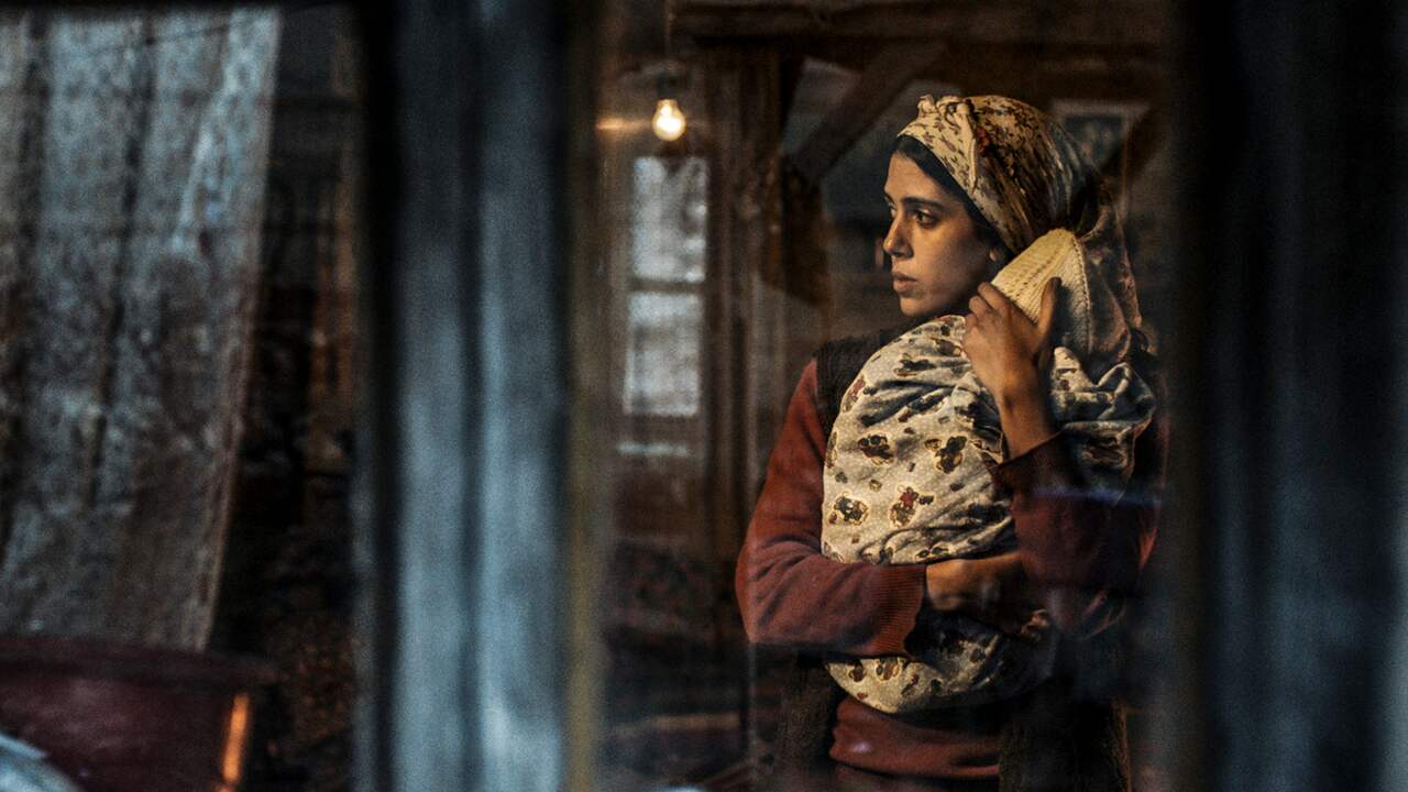 Bekijk de trailer van A Tale of Three Sisters