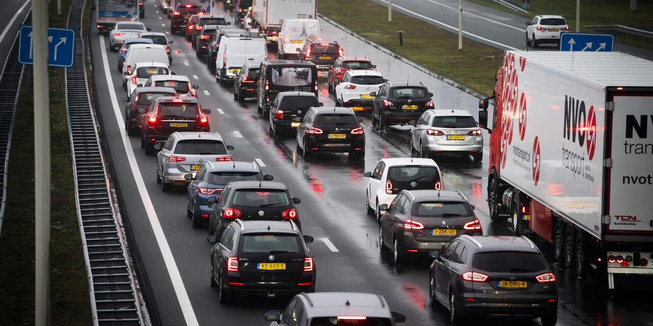 Ongeluk bij knooppunt Terbregseplein tussen A15 en A20 zorgt voor flinke vertraging