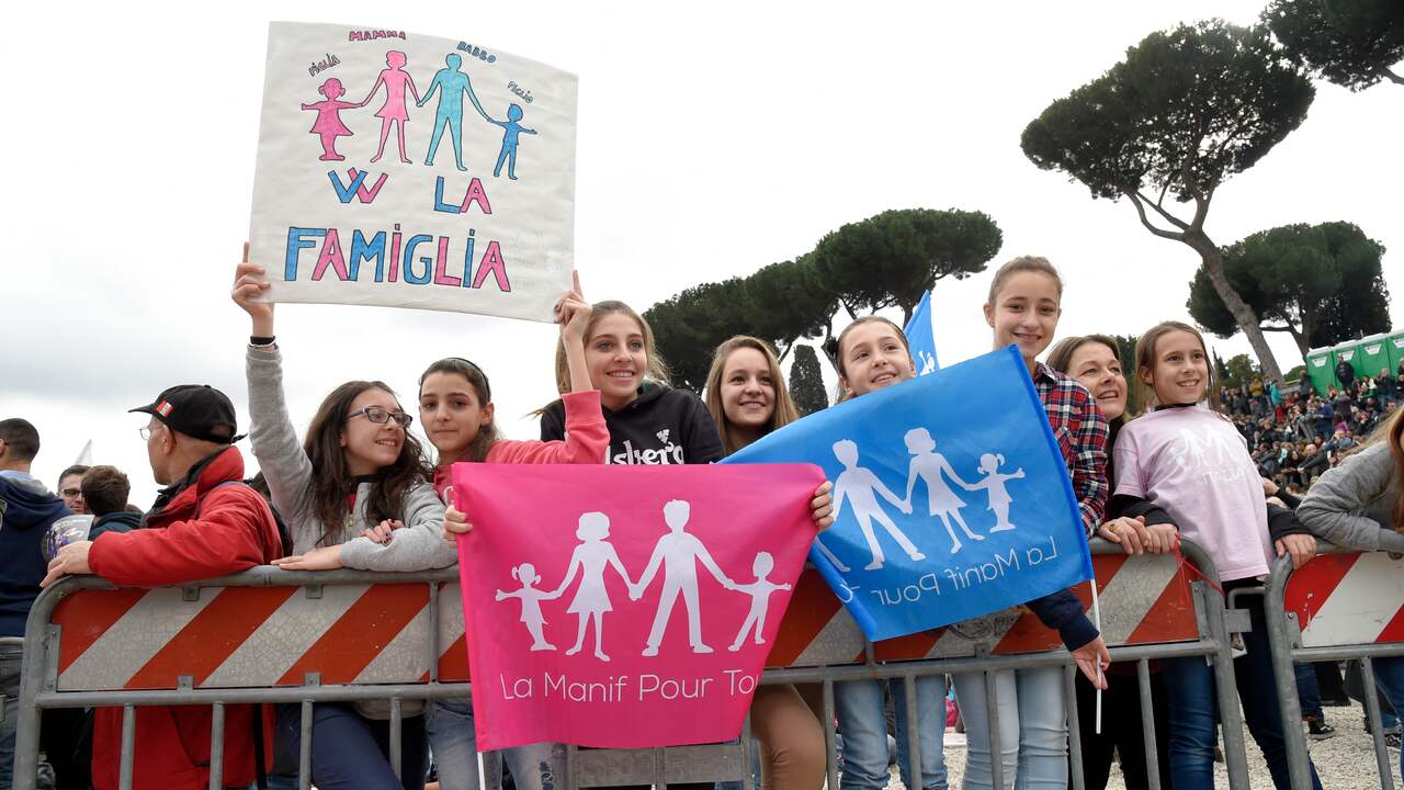Demonstranten in Italië zijn tegen het legaal maken van het homohuwelijk.