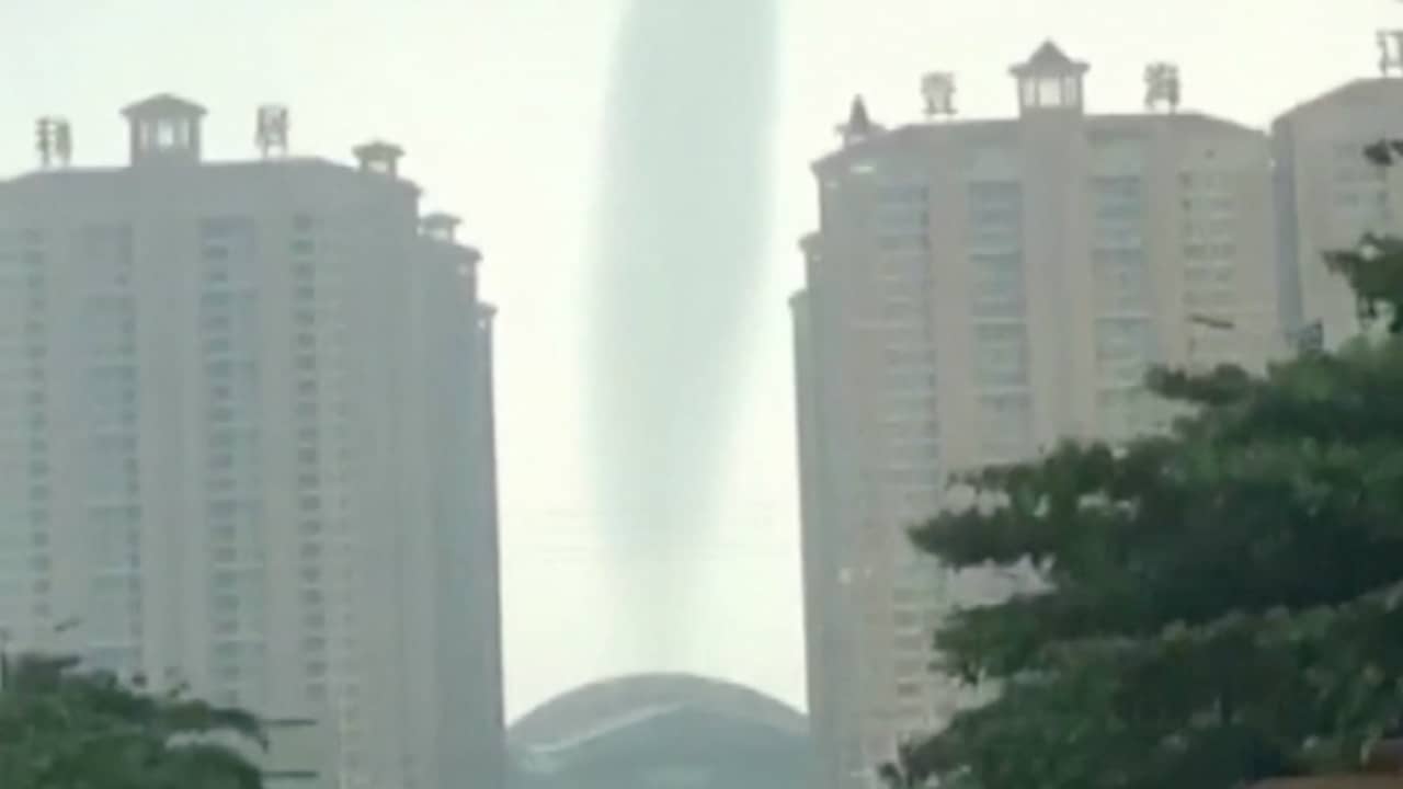 Beelden tonen start van enorme waterhoos aan Chinese kust