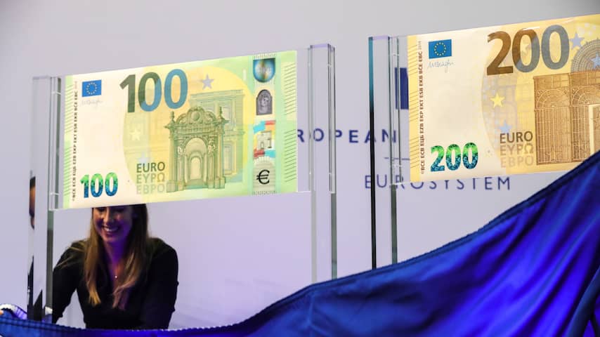 ECB presenteert nieuwe biljetten van 100 en 200 | Geld NU.nl