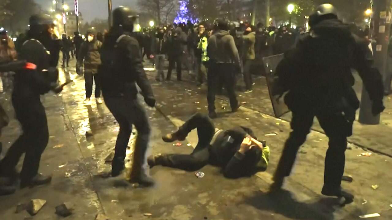 Politie grijpt hard in bij protest tegen Franse pensioenhervorming