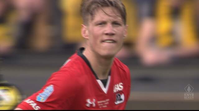 AZ is twee keer kort na elkaar gevaarlijk uit corner