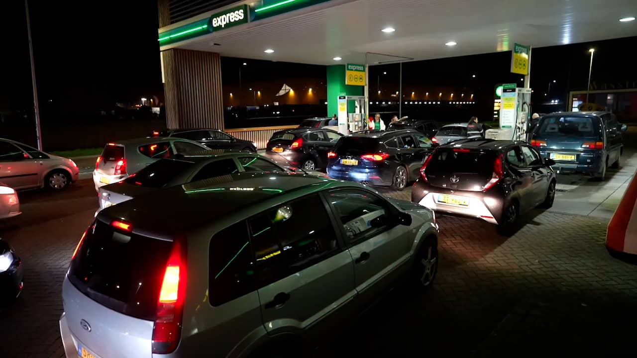 Beeld uit video: Spotgoedkope benzine leidt tot topdrukte bij Gelders tankstation