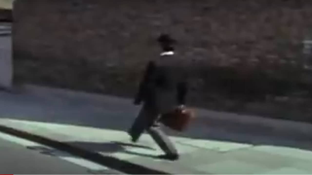 Image de la vidéo : Monty Python - Ministry of Silly Walks