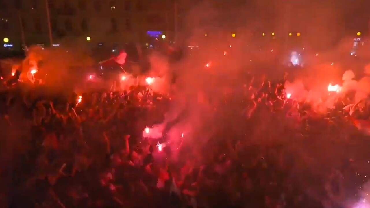 Beeld uit video: Kroatische fans vieren uitbundig feest na winst op Engeland