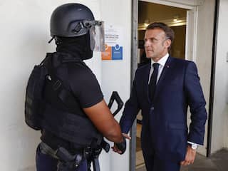 Macron aangekomen in Nieuw-Caledonië, noemt rellen 'ongekende opstand'