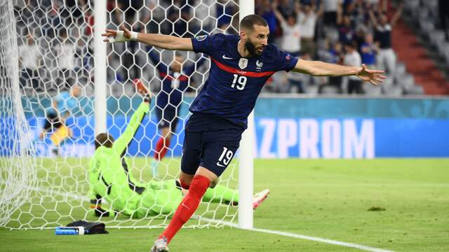 Karim Benzema dacht tegen Duitsland al te scoren, maar die goal werd afgekeurd wegens buitenspel.