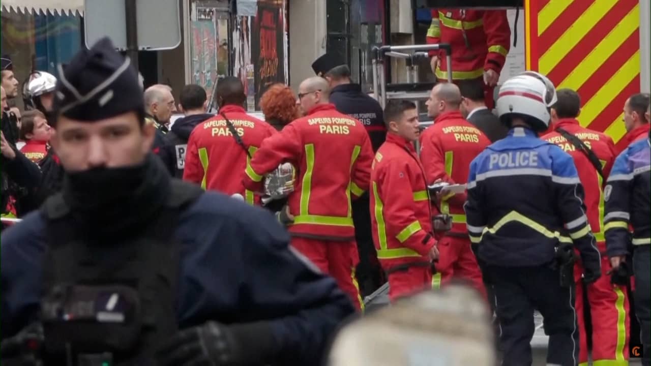 Beeld uit video: Hulpdiensten rukken uit voor dodelijke schietpartij in Parijs