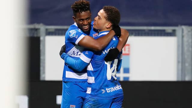 Uitblinkers Virgil Misidjan en Benson Manuel vieren een treffer van PEC.