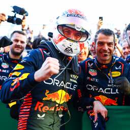 Verstappen houdt hoofd koel in chaos en wint bizarre GP van Australië