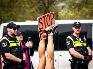 Politie houdt 25 XR-demonstraten aan bij wegblokkade in Leiden