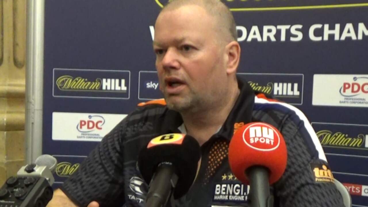 Van Barneveld vindt dat WK darts 'heel gek' speelschema heeft