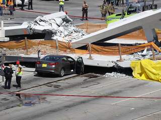 Vier doden na instorten nieuwe voetgangersbrug in Florida