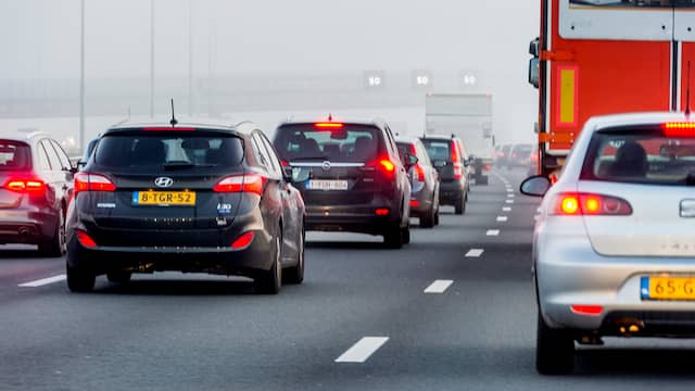 Drukke ochtendspits verwacht door mist en ongeval A15. Drukke ochtendspits verwacht door mist en ongeval A15.