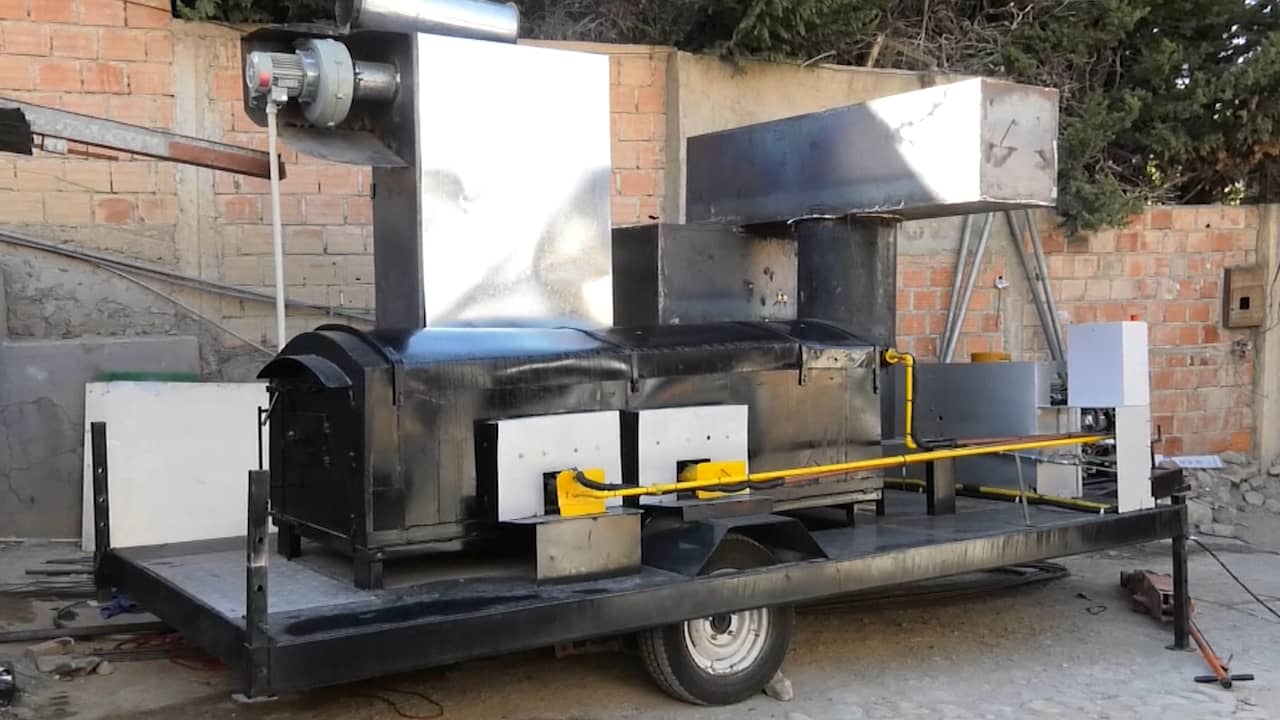 Beeld uit video: Mobiel crematorium moet Bolivia van coronadoden op straat verlossen
