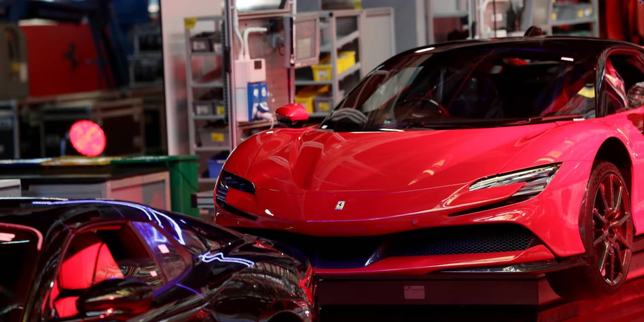 Ferrari breekt verkooprecords en schroeft de verwachtingen op