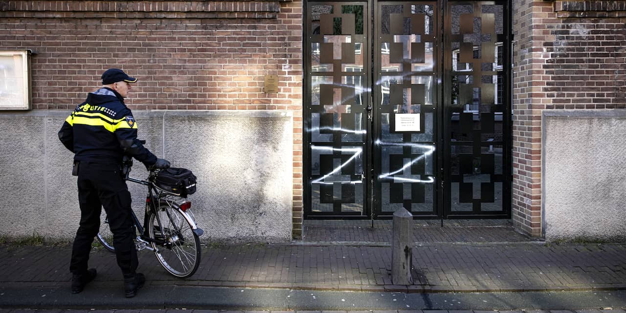 Russische kerk in Amsterdam stapt naar politie na bekladding met Z-symbool