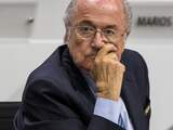 Geschorste Blatter weigert op te stappen bij FIFA
