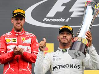 Hamilton loopt met 58e Grand Prix-zege in op leider Vettel