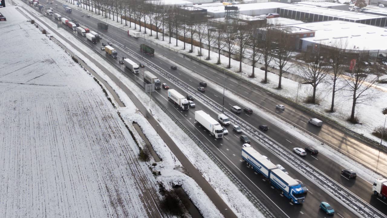 Voertuigen die zwaarder zijn dan 45 ton mogen vanaf donderdagochtend niet meer…