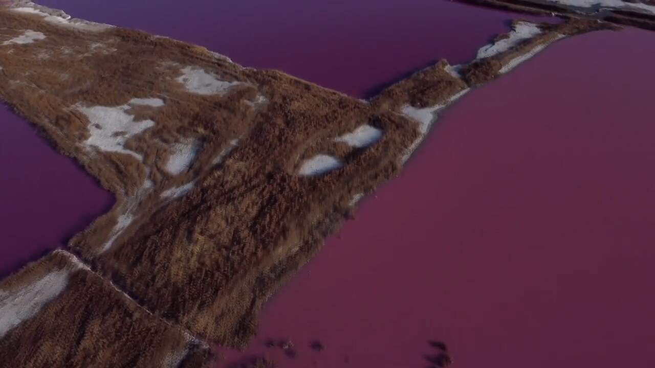 Beeld uit video: Drone filmt roze water in 'Dode Zee van China'