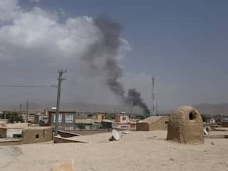 Tientallen doden bij aanval op Afghaanse overheidsgebouwen